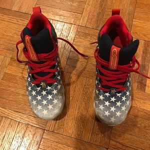 Under Armour Kids' Spotlight Franchise USA Football Cleats Size 3.5